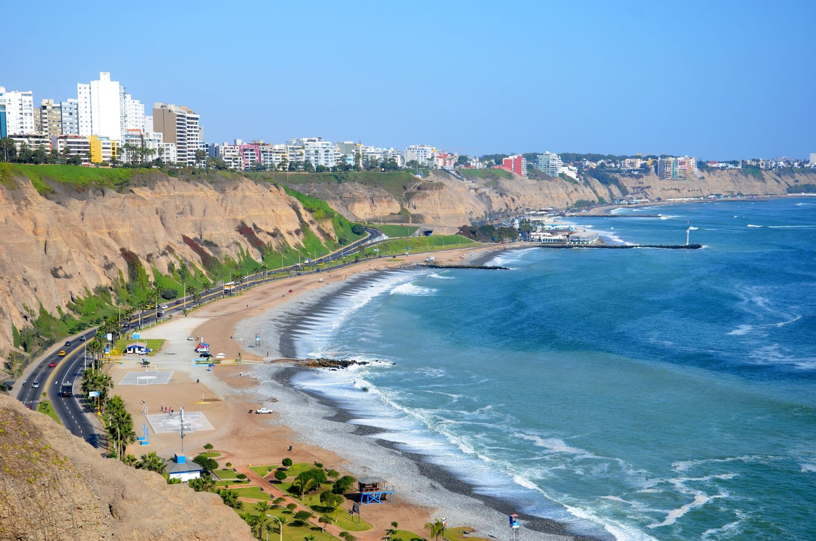 Miraflores_Costa_Verde_Skyline_(Lima,_Peru)